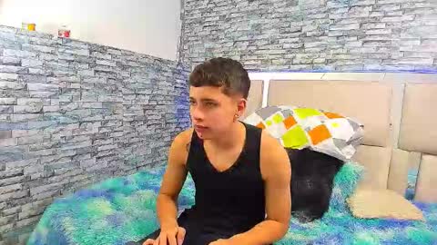 Snapshot of julian_wolf18 chatting on October 13, 2025, 3:23 pm julian online show from October 13, 2025, 3:23 pm