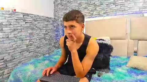 Snapshot of julian_wolf18 chatting on October 16, 2025, 3:46 pm julian online show from October 16, 2025, 3:46 pm