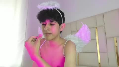 Snapshot of julian_xp chatting on June 10, 2026, 7:24 pm Julian online show from June 10, 2026, 7:24 pm