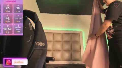 juliana_js_ online show from September 29, 2025, 12:10 pm