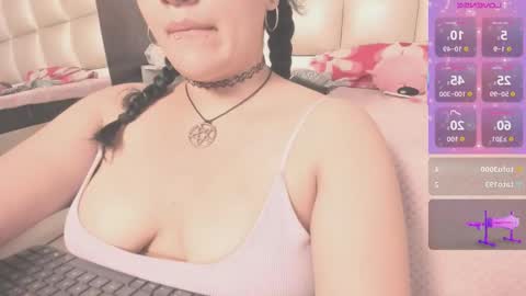 juliana_js_ online show from October 2, 2025, 5:42 pm