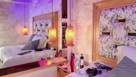 juliana_mendez25 online show from October 15, 2025, 7:36 pm