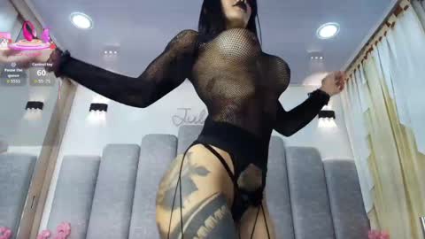 juliane_swee1 online show from May 21, 2026, 10:50 pm