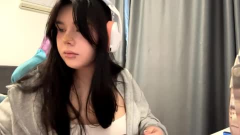 MIa online show from May 26, 2026, 9:27 am