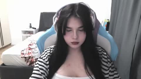 MIa online show from June 1, 2026, 10:39 am