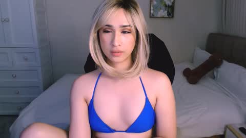 juliarichards online show from December 5, 2025, 2:09 am