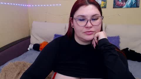 Snapshot of juliasane_ chatting on February 17, 2025, 9:19 pm Jul online show from February 17, 2025, 9:19 pm
