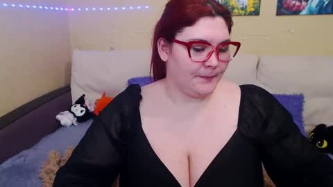 Snapshot of juliasane_ chatting on February 19, 2025, 9:14 pm Jul online show from February 19, 2025, 9:14 pm