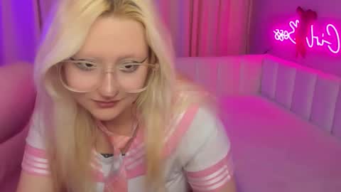 Snapshot of juliasharkk chatting on October 10, 2025, 7:46 pm JuliaSharkk online show from October 10, 2025, 7:46 pm