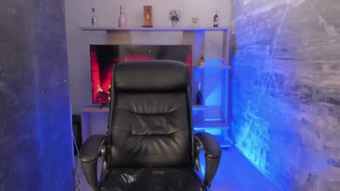 Snapshot of juliasprouse_ chatting on December 18, 2024, 5:52 pm Julias online show from December 18, 2024, 5:52 pm