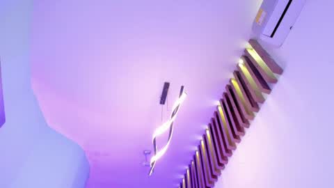 Snapshot of juliasprouse_ chatting on December 19, 2024, 6:01 pm Julias online show from December 19, 2024, 6:01 pm