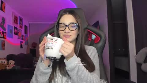 Jeimy Help me to reach 100 thumbs up online show from February 11, 2026, 1:10 am