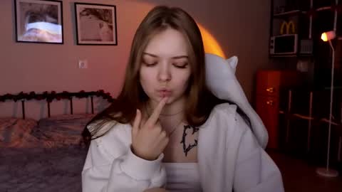 julidropp online show from June 7, 2026, 6:11 pm
