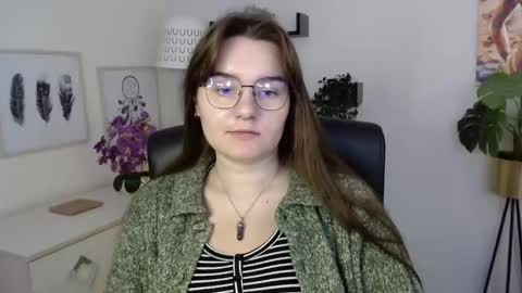 Snapshot of julie_extasy chatting on September 15, 2025, 12:38 pm Julie online show from September 15, 2025, 12:38 pm