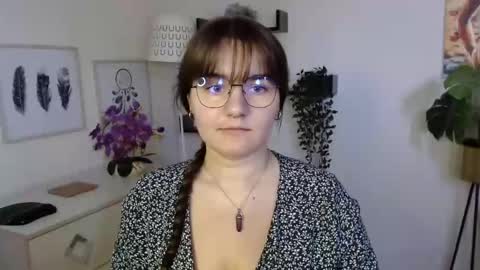 Snapshot of julie_extasy chatting on September 19, 2025, 12:28 pm Julie online show from September 19, 2025, 12:28 pm