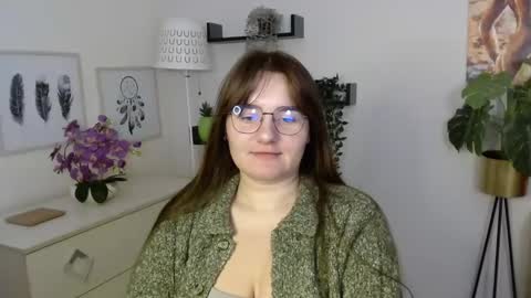Snapshot of julie_extasy chatting on October 8, 2025, 12:58 pm Julie online show from October 8, 2025, 12:58 pm