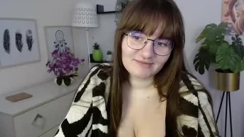 Julie online show from October 28, 2025, 7:01 am