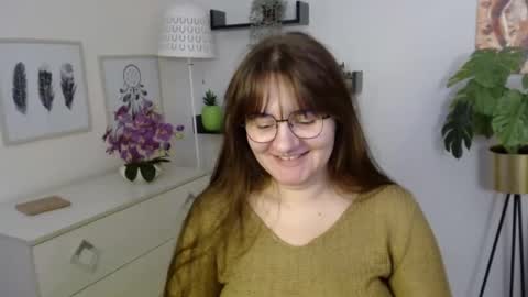 Julie online show from November 10, 2025, 1:43 pm