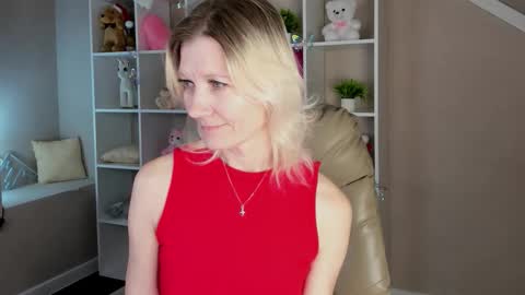 Julie Lucasss online show from March 11, 2026, 12:38 am