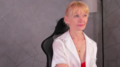 Julie Lucasss online show from May 16, 2026, 12:07 am