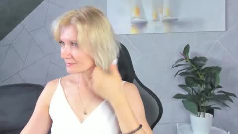 Julie Lucasss online show from July 13, 2026, 12:02 am