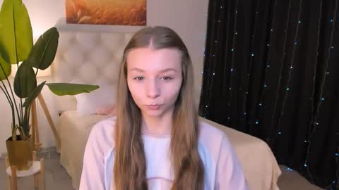 Snapshot of juliedaniel chatting on March 25, 2026, 4:29 am juliedaniel online show from March 25, 2026, 4:29 am