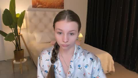 Snapshot of juliedaniel chatting on March 31, 2026, 8:15 am juliedaniel online show from March 31, 2026, 8:15 am