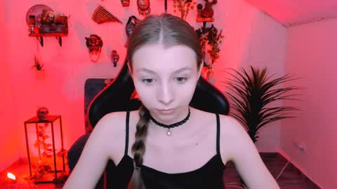 Snapshot of juliedaniel chatting on April 7, 2026, 8:37 am juliedaniel online show from April 7, 2026, 8:37 am