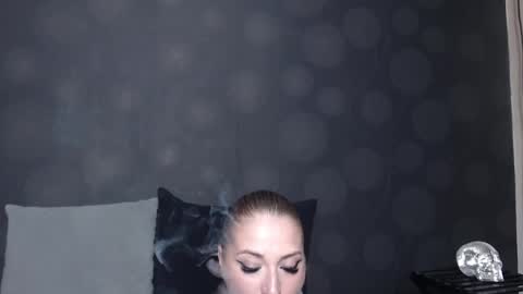 julia online show from October 20, 2025, 11:27 pm