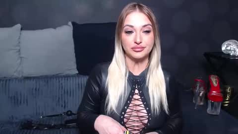 julia online show from March 25, 2026, 10:49 pm