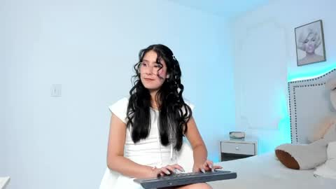 juliee_ross online show from May 9, 2026, 12:32 pm