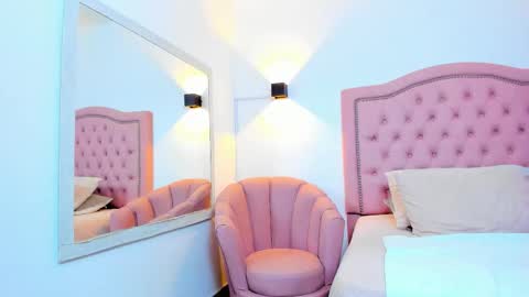 Julieehabubu online show from September 19, 2025, 1:51 am