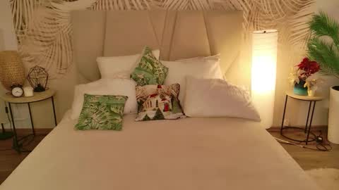 juliehill online show from February 25, 2026, 7:51 am