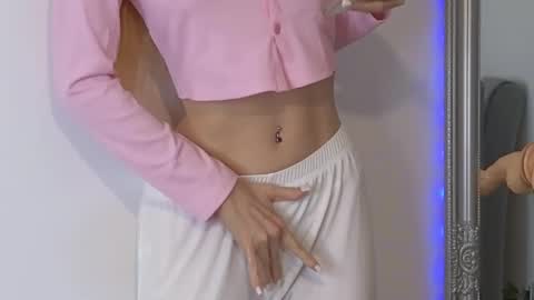 Julia online show from October 1, 2025, 12:33 pm