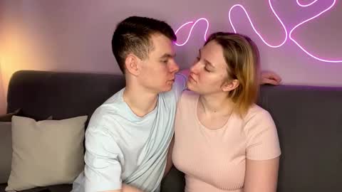 Julie and Thomas online show from November 14, 2025, 8:13 am