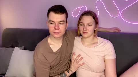 Julie and Thomas online show from November 21, 2025, 8:13 am