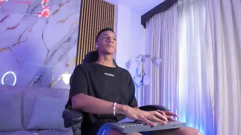 Julien online show from December 22, 2025, 11:51 am