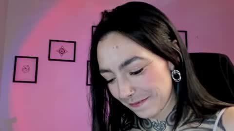 Snapshot of juliet_sourire chatting on December 18, 2024, 3:15 am juliet_sourire online show from December 18, 2024, 3:15 am