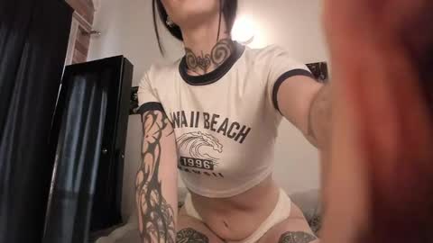 Snapshot of juliet_sourire chatting on February 12, 2025, 2:43 pm juliet_sourire online show from February 12, 2025, 2:43 pm