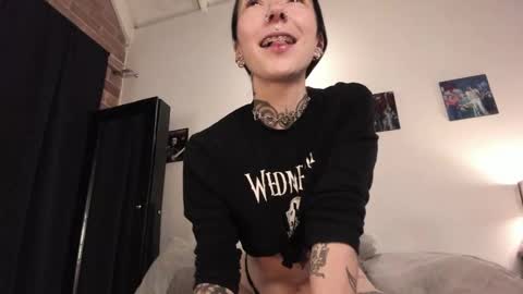 Snapshot of juliet_sourire chatting on February 18, 2025, 1:32 am juliet_sourire online show from February 18, 2025, 1:32 am