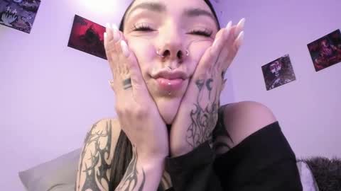 Snapshot of juliet_sourire chatting on March 8, 2025, 3:24 pm juliet_sourire online show from March 8, 2025, 3:24 pm