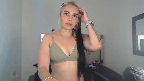 Snapshot of julieta__fox_ chatting on January 14, 2025, 9:24 am julieta__fox_ online show from January 14, 2025, 9:24 am