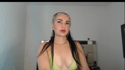 Snapshot of julieta__fox_ chatting on January 15, 2025, 3:11 am julieta__fox_ online show from January 15, 2025, 3:11 am