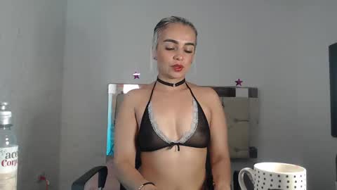 Snapshot of julieta__fox_ chatting on January 17, 2025, 4:28 am julieta__fox_ online show from January 17, 2025, 4:28 am