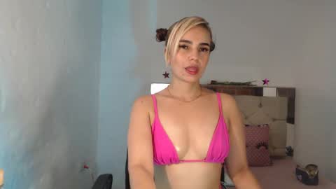 Snapshot of julieta__fox_ chatting on March 10, 2025, 12:51 am julieta__fox_ online show from March 10, 2025, 12:51 am