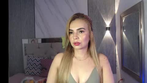 Snapshot of julieta__fox_ chatting on October 19, 2025, 2:01 am julieta__fox_ online show from October 19, 2025, 2:01 am