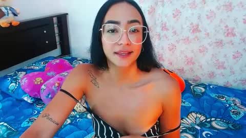 Snapshot of julieta_art1 chatting on December 2, 2024, 10:23 pm julieta art1 online show from December 2, 2024, 10:23 pm