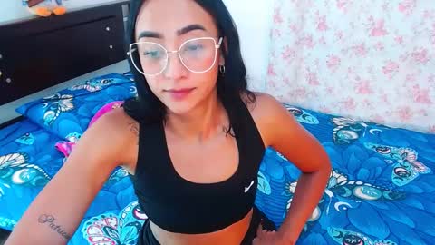 Snapshot of julieta_art1 chatting on December 5, 2024, 11:29 pm julieta art1 online show from December 5, 2024, 11:29 pm
