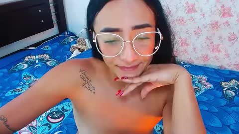 Snapshot of julieta_art1 chatting on December 7, 2024, 12:41 am julieta art1 online show from December 7, 2024, 12:41 am