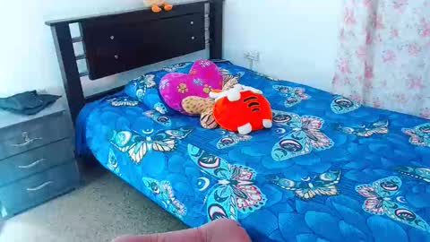 Snapshot of julieta_art1 chatting on December 9, 2024, 7:18 pm julieta art1 online show from December 9, 2024, 7:18 pm